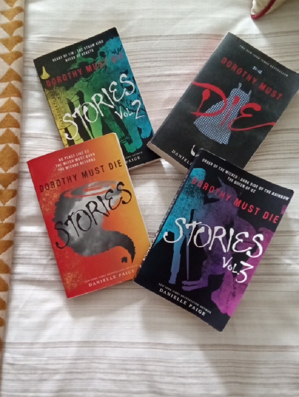 Dorothy Must Die Stories Vol. 1-3 + Dorothy Must Die